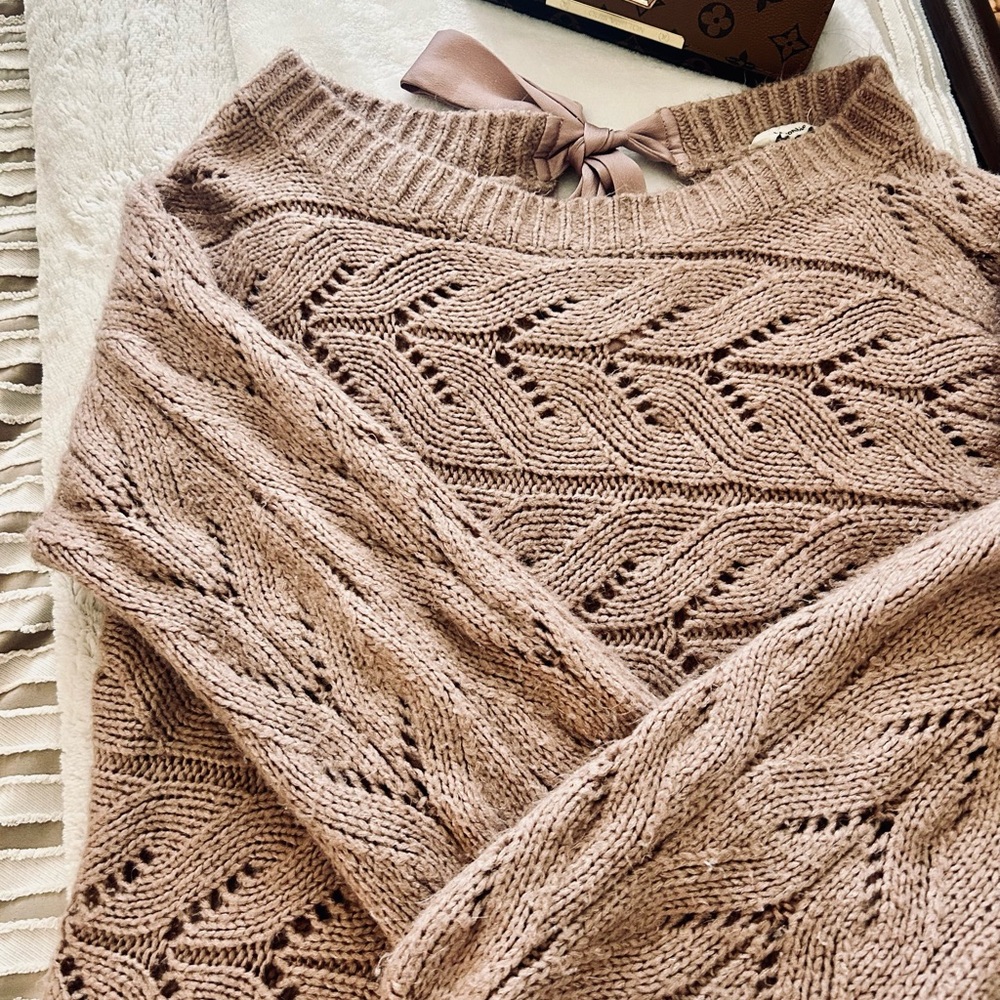 Abercrombie & Fitch Tan Turtleneck Sweater with Elegant Knit